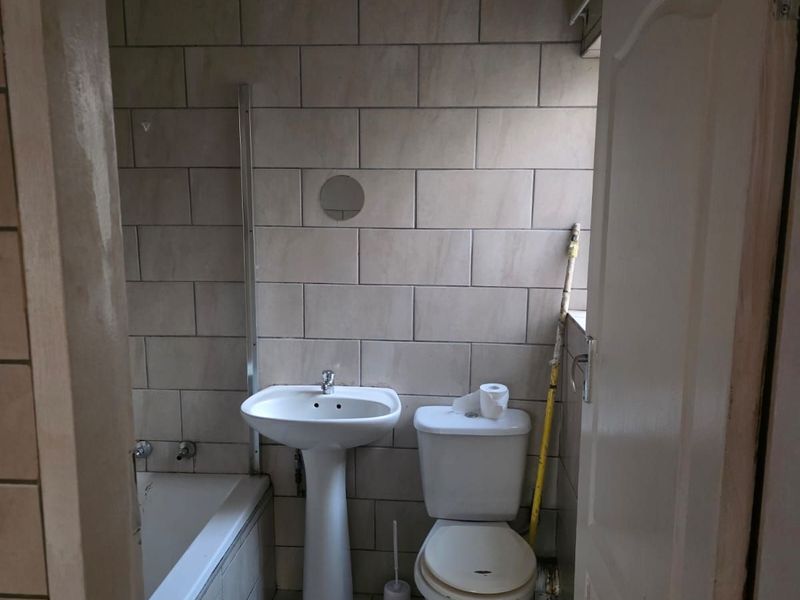Townhouse To Rent in Elspark - Photo 8