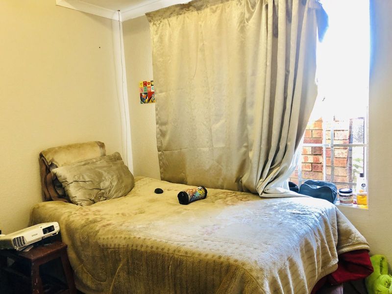 Townhouse For Sale in Strubensvallei - Photo 10