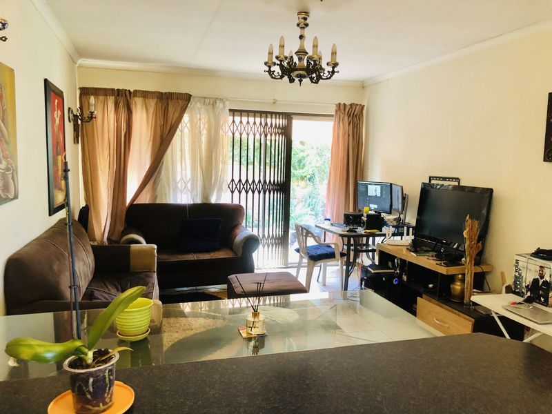 Townhouse For Sale in Strubensvallei - Photo 7