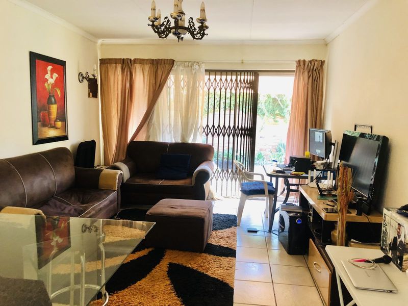 Townhouse For Sale in Strubensvallei - Photo 6