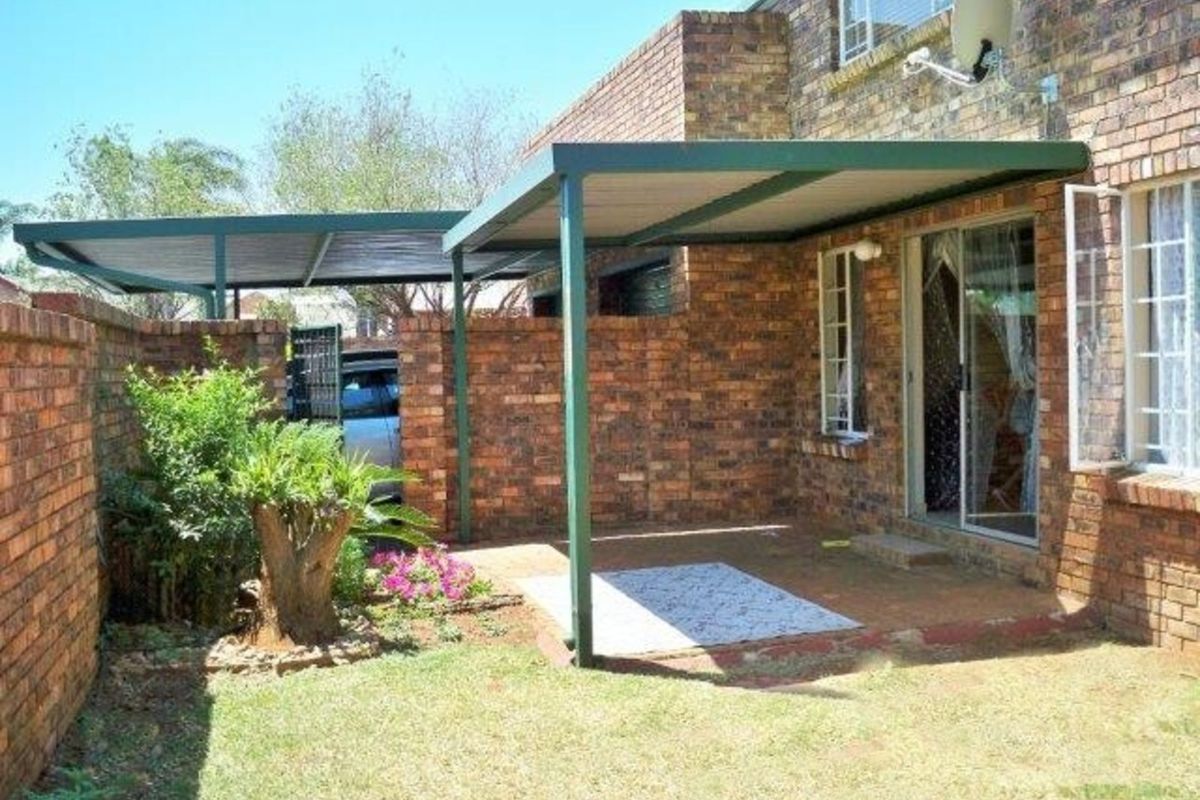 Townhouse For Sale in Rooihuiskraal North - Photo 3