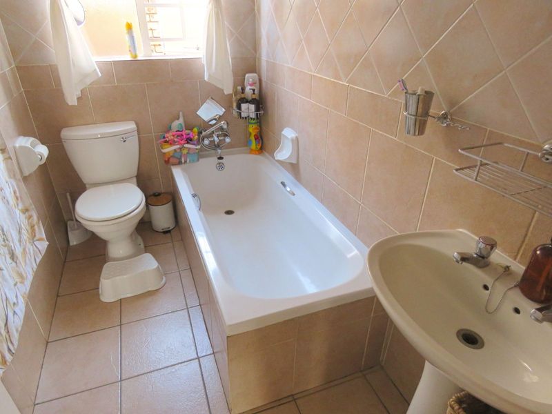 Townhouse For Sale in Rooihuiskraal North - Photo 10