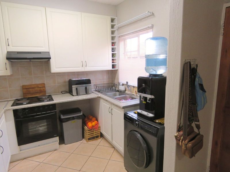 Townhouse For Sale in Rooihuiskraal North - Photo 5