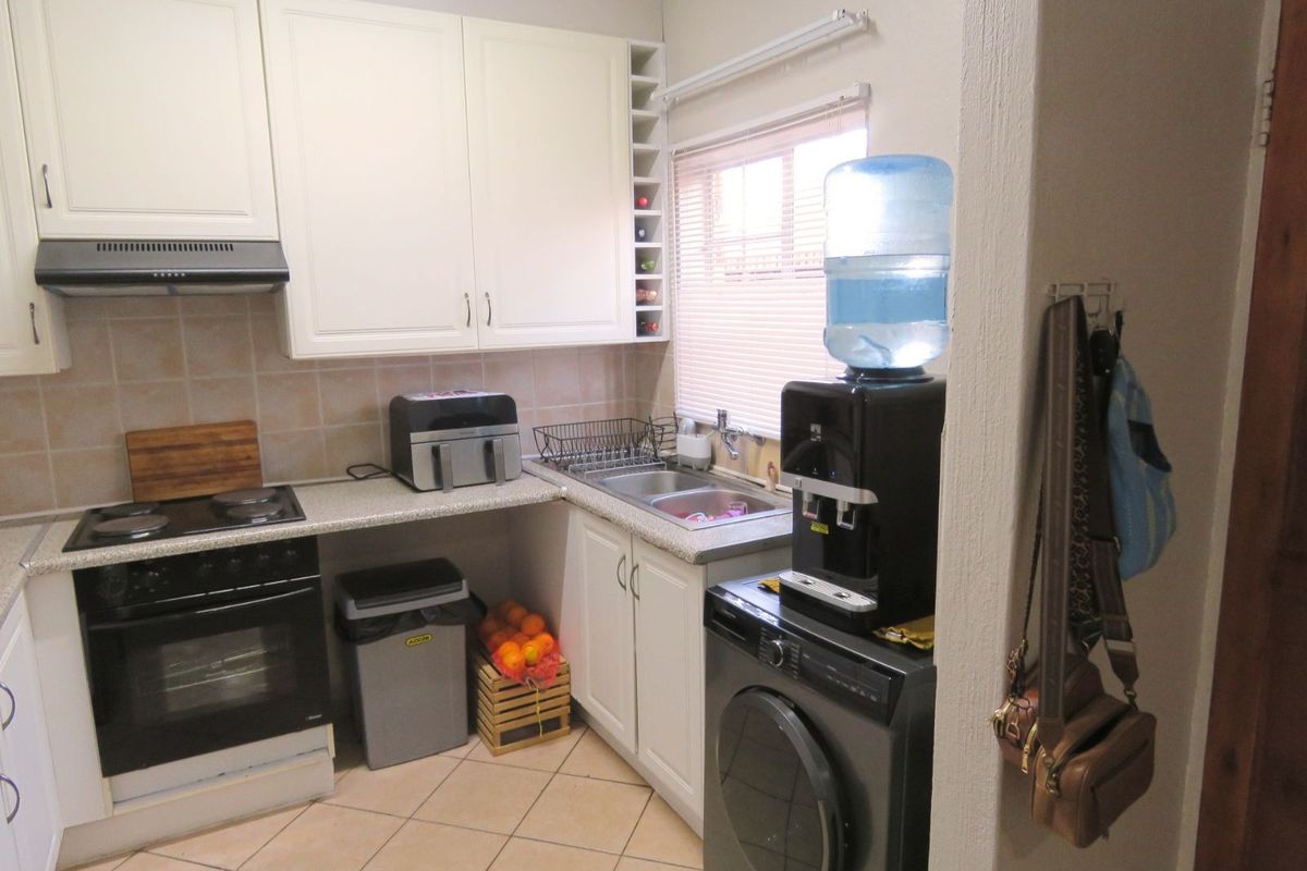 Townhouse For Sale in Rooihuiskraal North - Photo 5