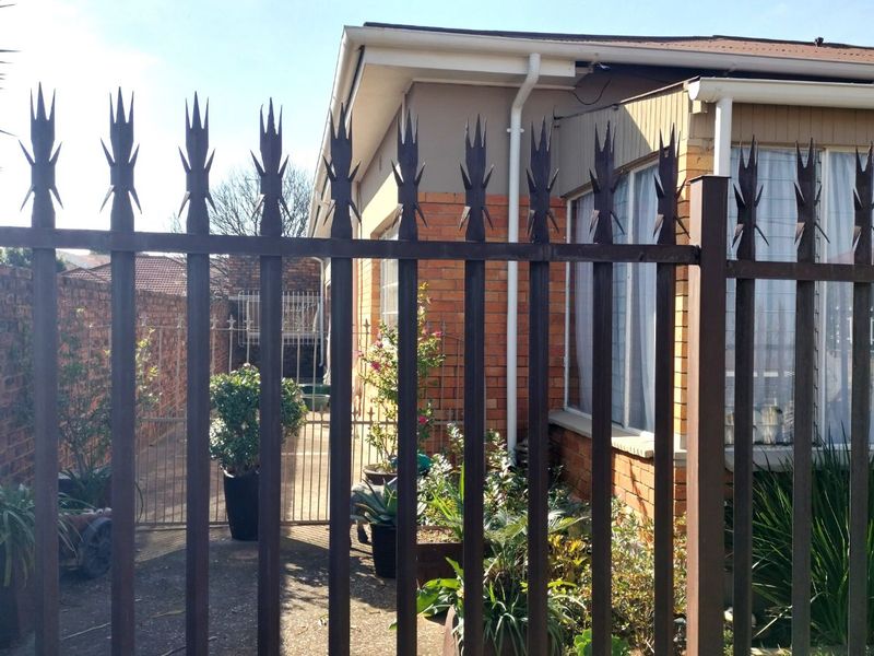 House For Sale in Krugersdorp West - Photo 1