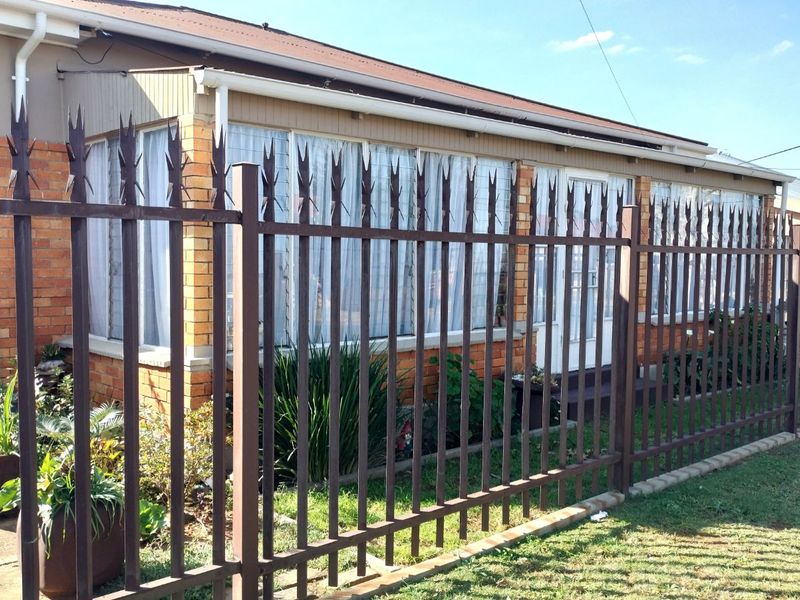 House For Sale in Krugersdorp West - Photo 2