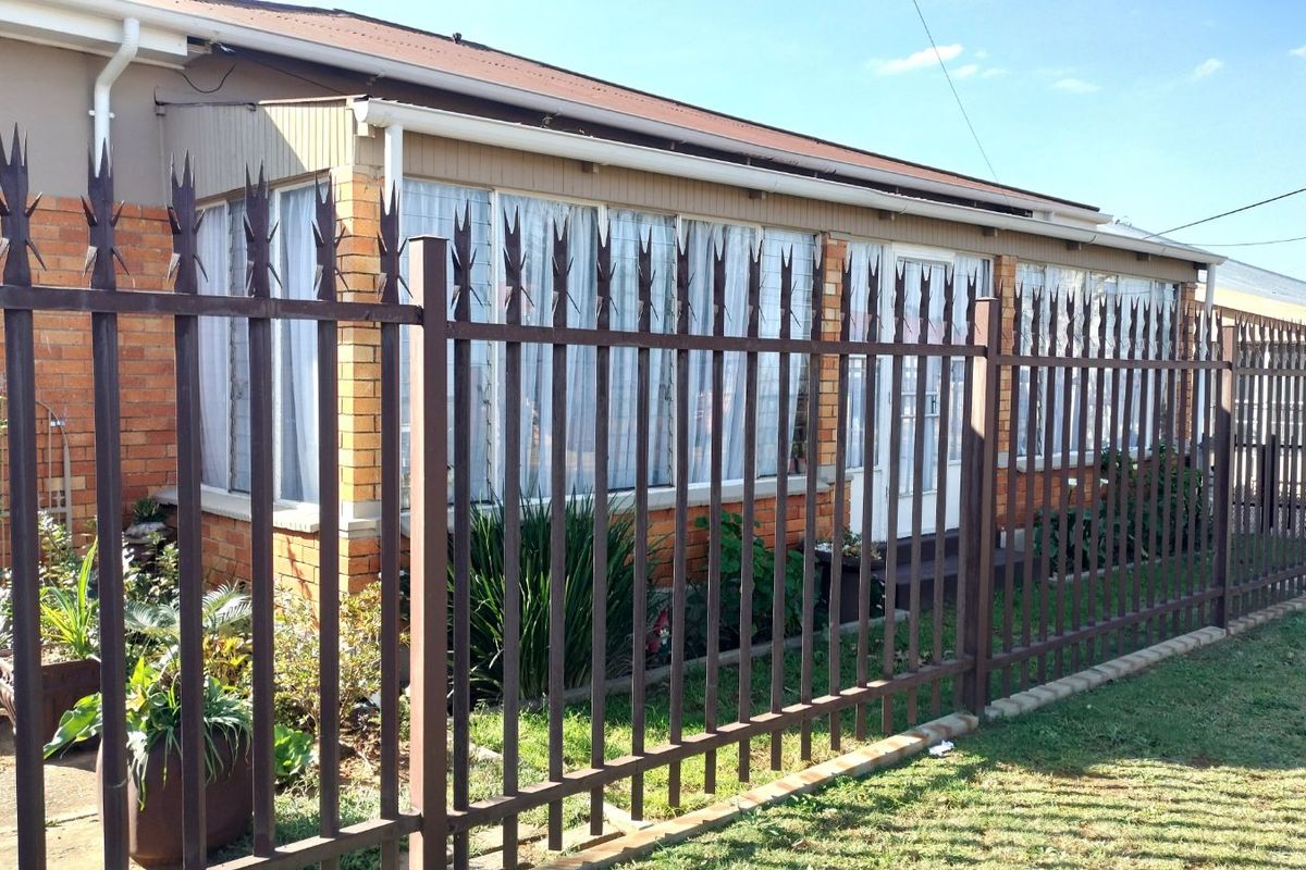 House For Sale in Krugersdorp West - Photo 2
