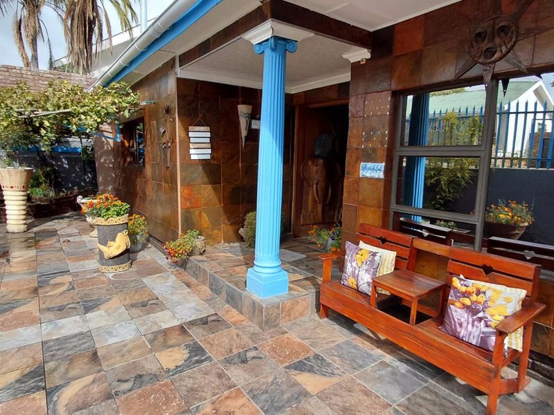 House For Sale in Oudtshoorn South - Photo 2