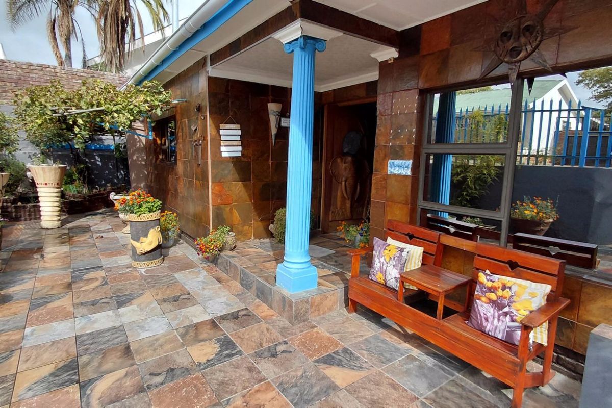 House For Sale in Oudtshoorn South - Photo 2