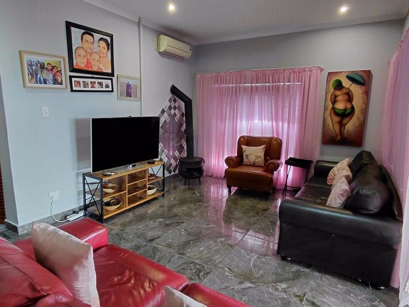 House For Sale in Oudtshoorn South - Photo 6