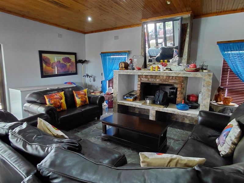 House For Sale in Oudtshoorn South - Photo 5