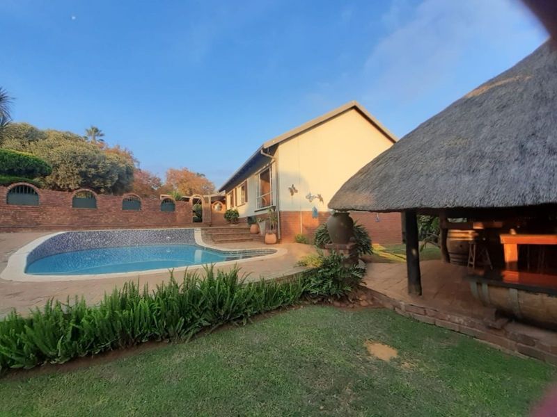 House For Sale in Pierre Van Ryneveld - Photo 2