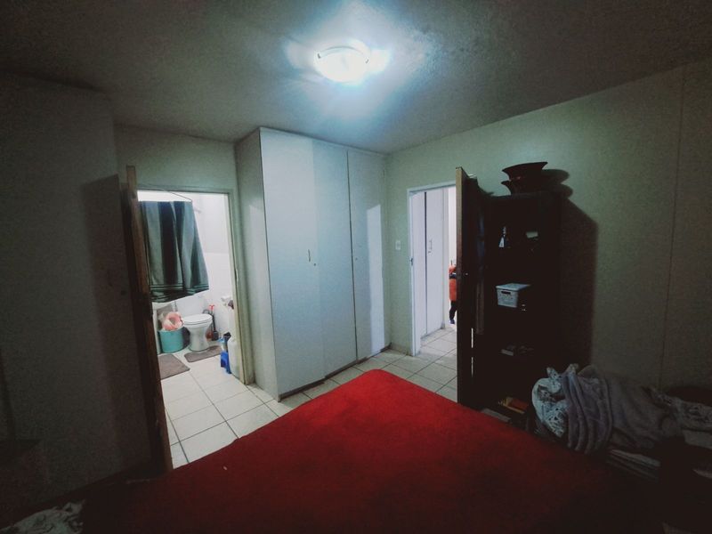Apartment For Sale in Sunnyside - Photo 6