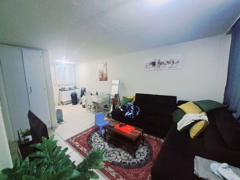 Apartment For Sale in Sunnyside - Photo 3
