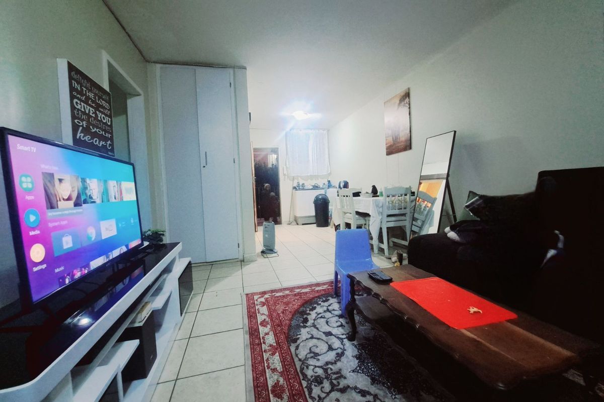 Apartment For Sale in Sunnyside - Photo 2
