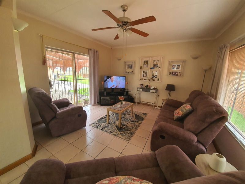 House For Sale in Heuwelsig - Photo 6