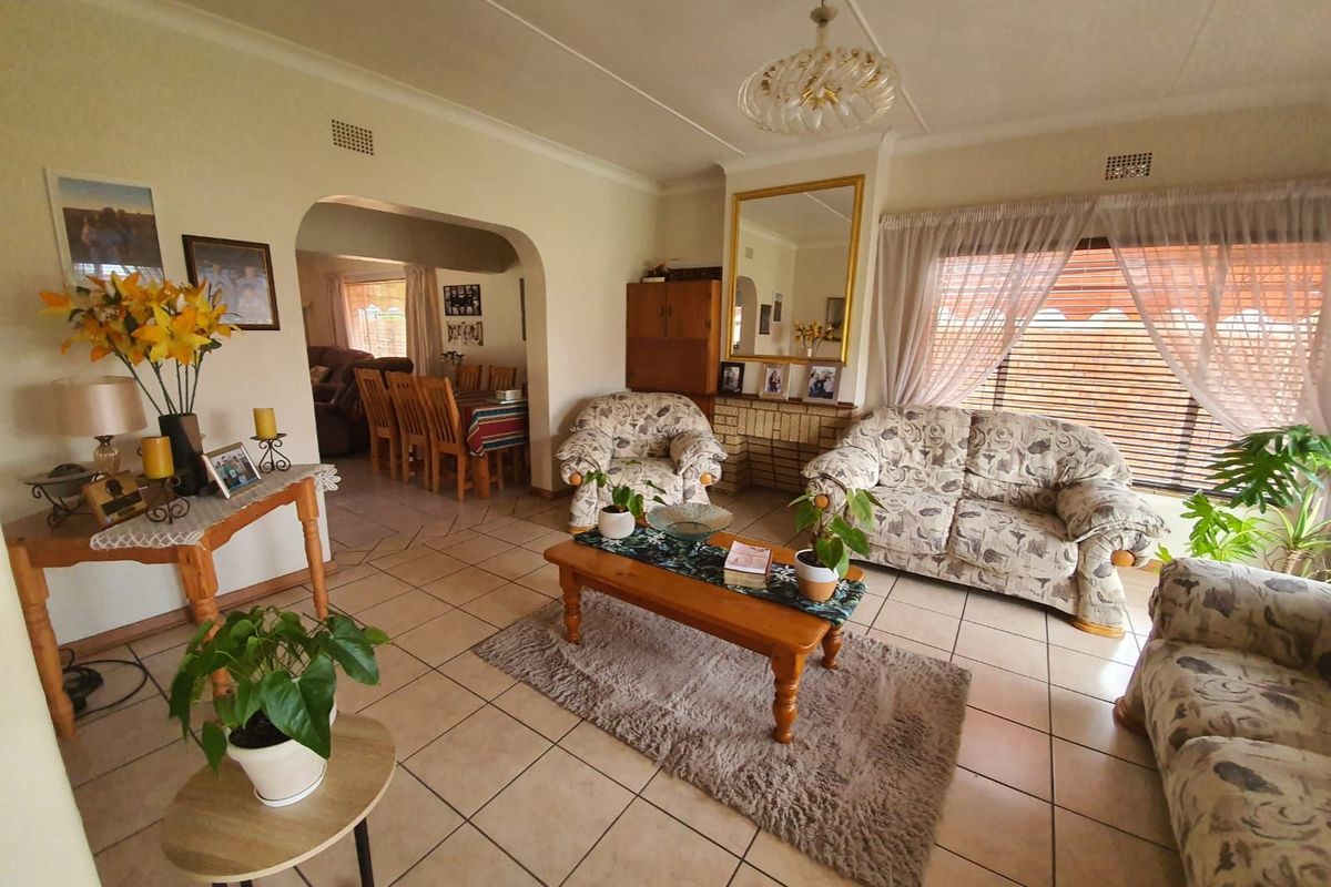 House For Sale in Heuwelsig - Photo 4