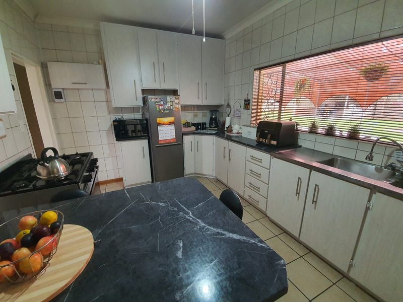 House For Sale in Heuwelsig - Photo 9