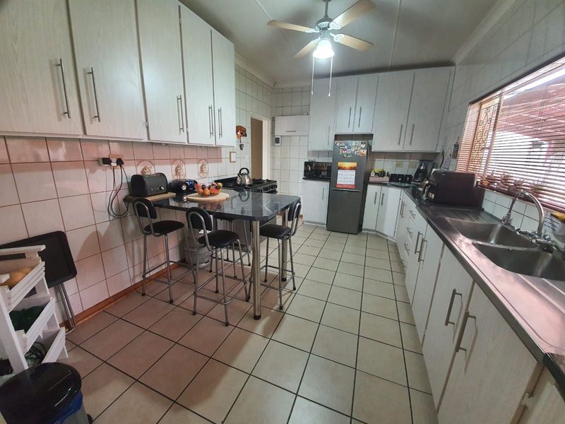 House For Sale in Heuwelsig - Photo 8