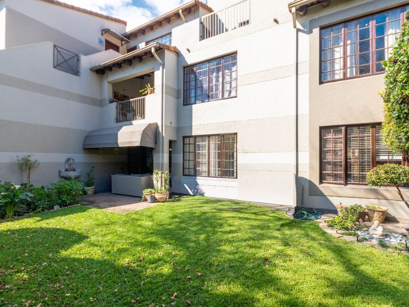 Apartment For Sale in Paulshof - Photo 1