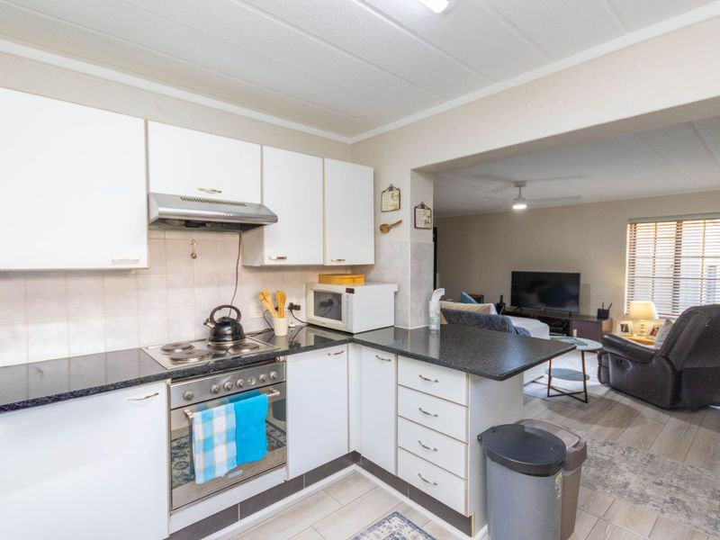 Apartment For Sale in Paulshof - Photo 8