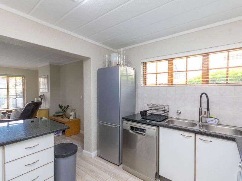 Apartment For Sale in Paulshof - Photo 10