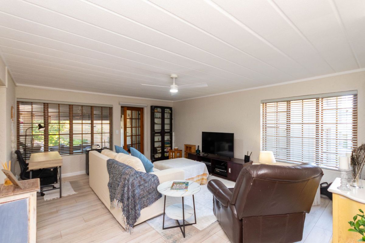 House For Sale in Paulshof - Photo 5