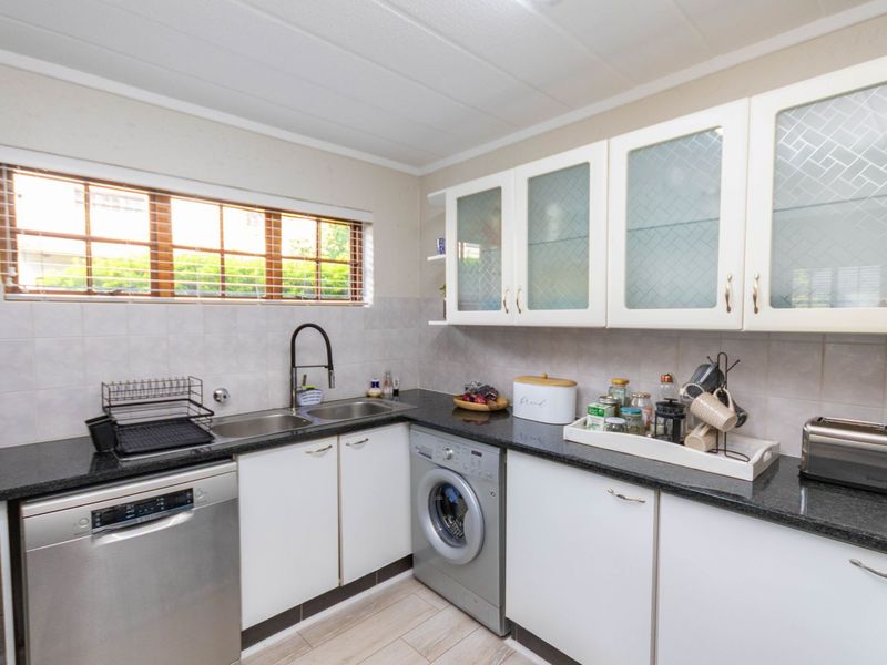 House For Sale in Paulshof - Photo 9