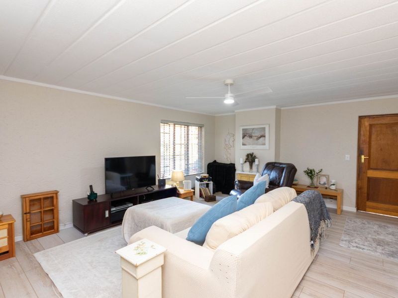 House For Sale in Paulshof - Photo 4