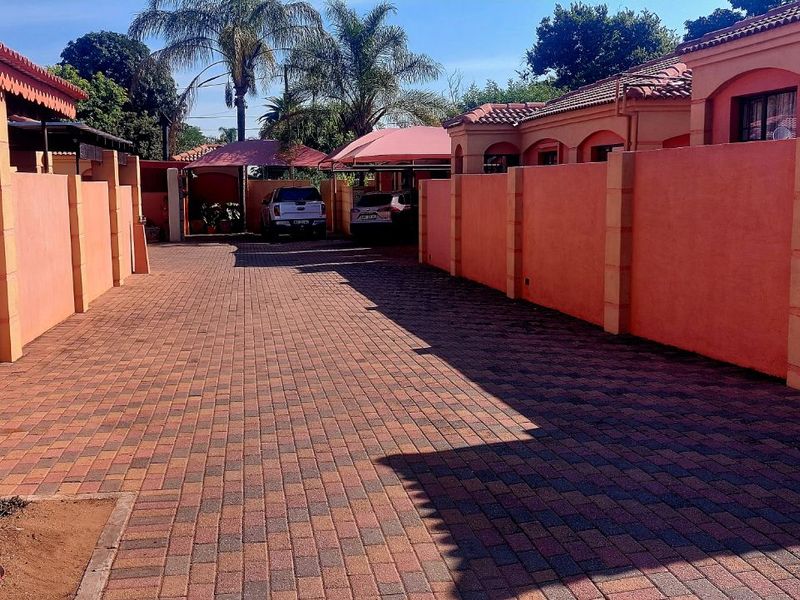 Townhouse For Sale in Polokwane Central - Photo 4