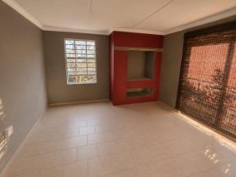 House For Sale in Flora Park - Photo 7