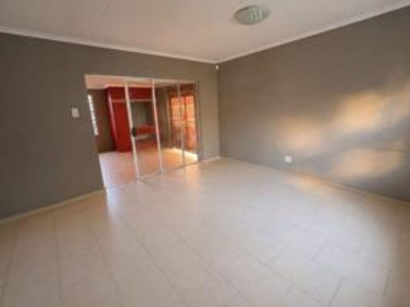 House For Sale in Flora Park - Photo 9
