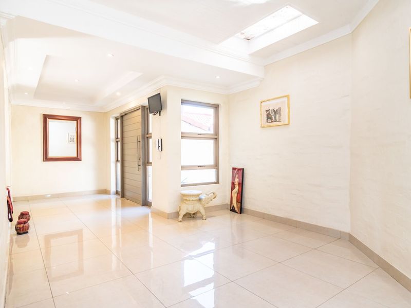 House For Sale in Bryanston - Photo 5