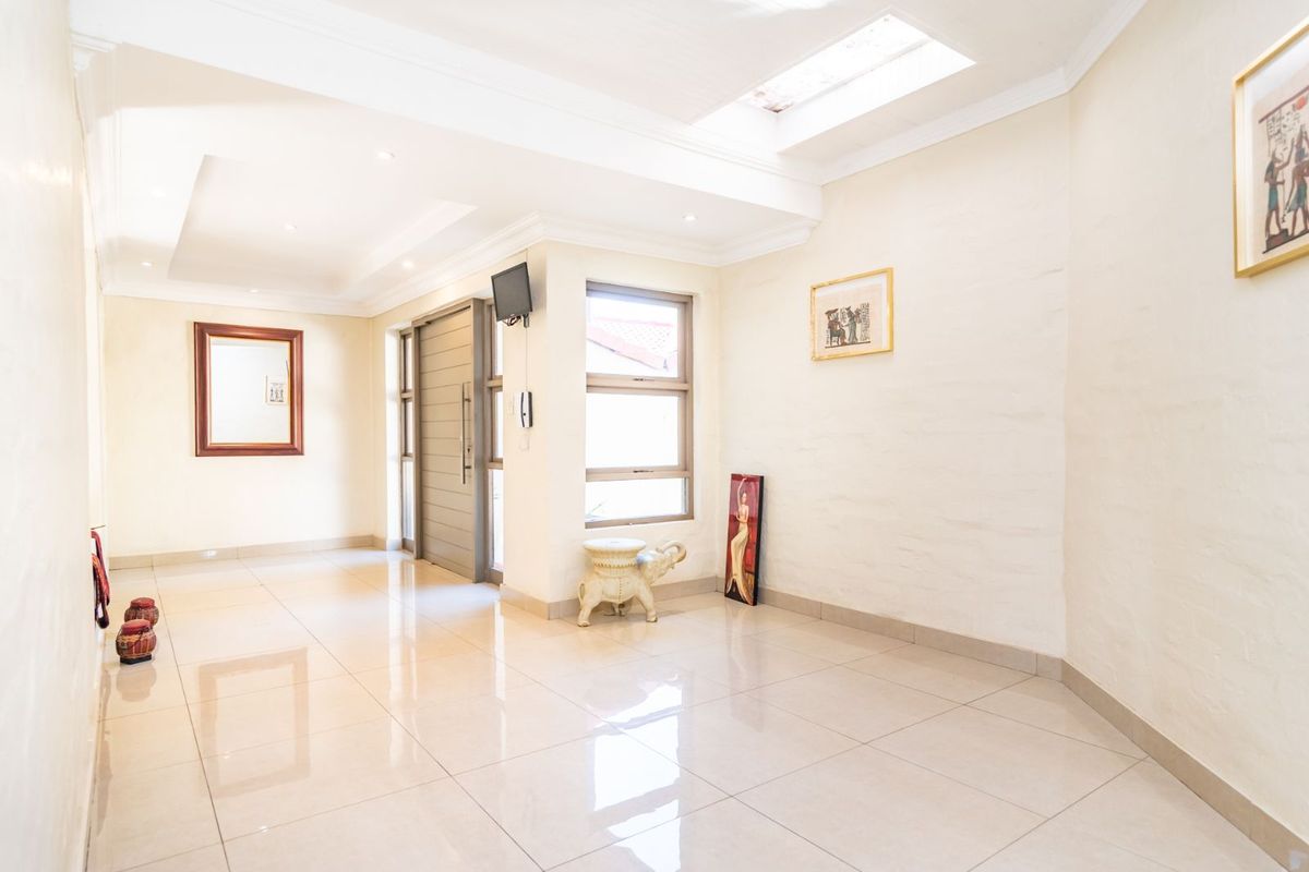 House For Sale in Bryanston - Photo 5