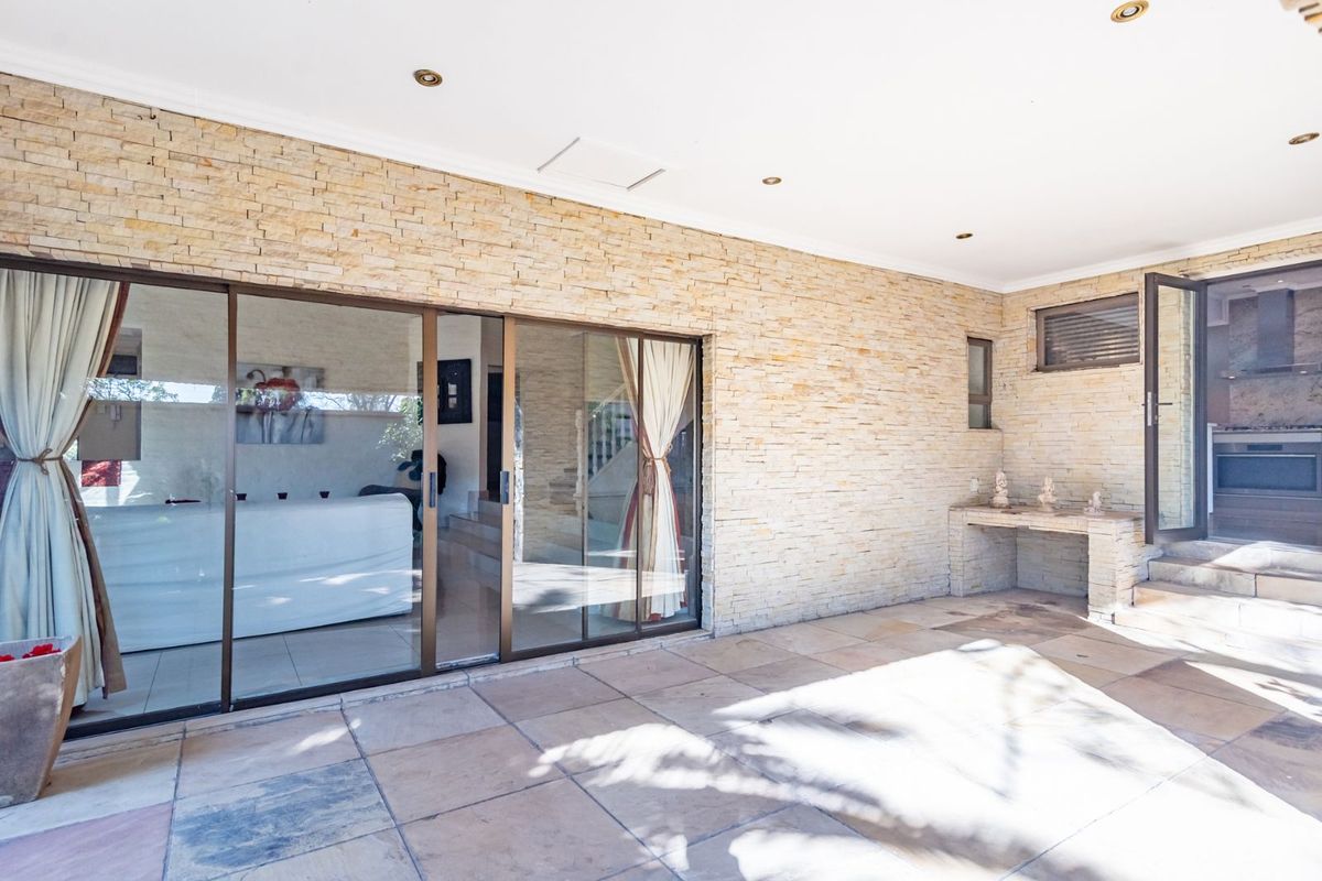House For Sale in Bryanston - Photo 2