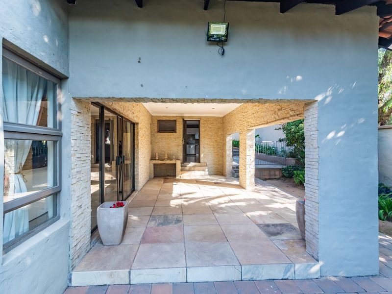 House For Sale in Bryanston - Photo 4