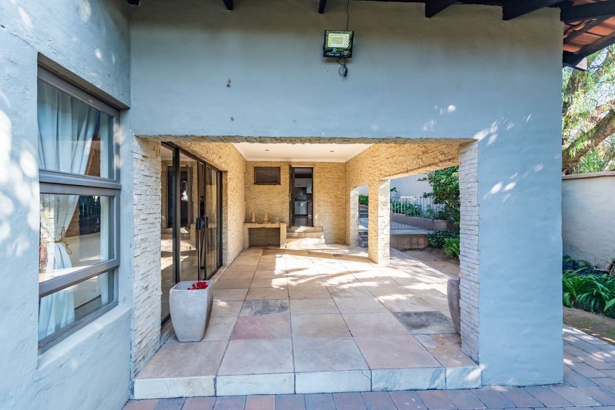 House For Sale in Bryanston - Photo 4
