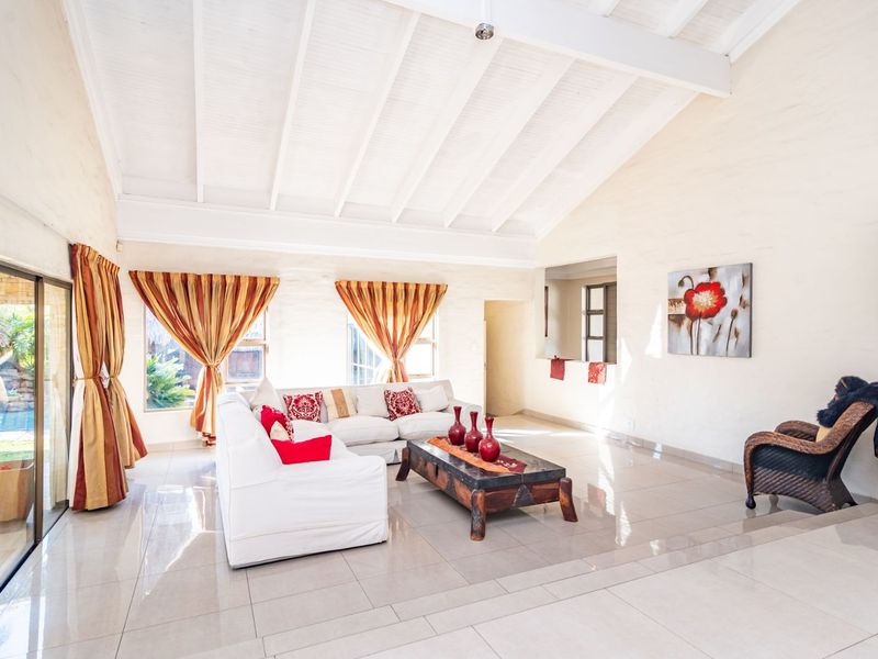 House For Sale in Bryanston - Photo 6