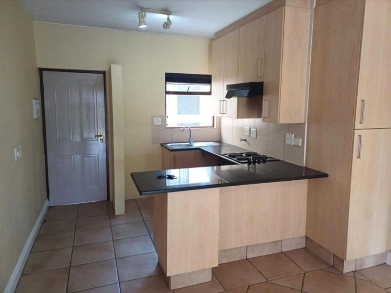 House For Sale in Fourways - Photo 3