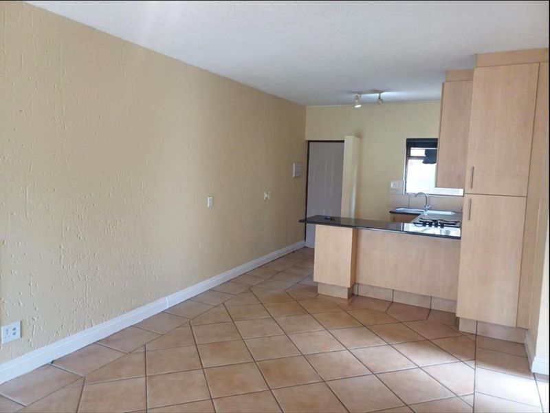 House For Sale in Fourways - Photo 4