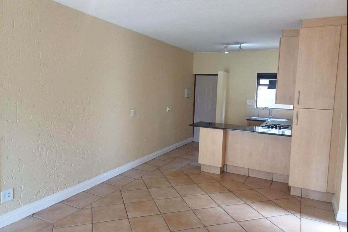 House For Sale in Fourways - Photo 4