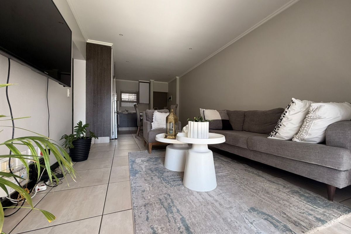 House For Sale in Lonehill - Photo 3