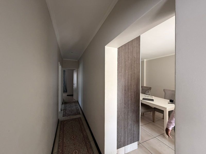 House For Sale in Lonehill - Photo 6