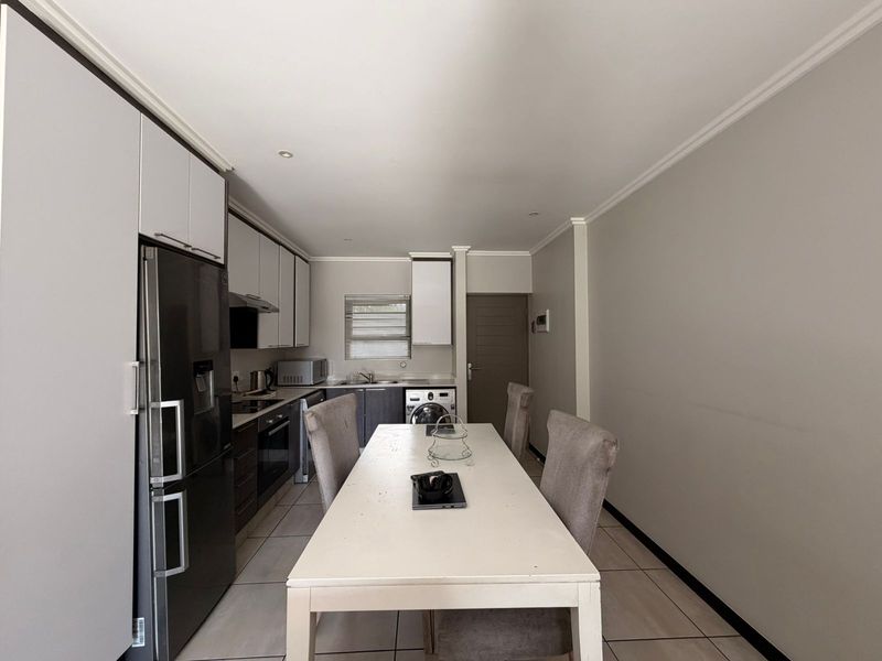 House For Sale in Lonehill - Photo 4