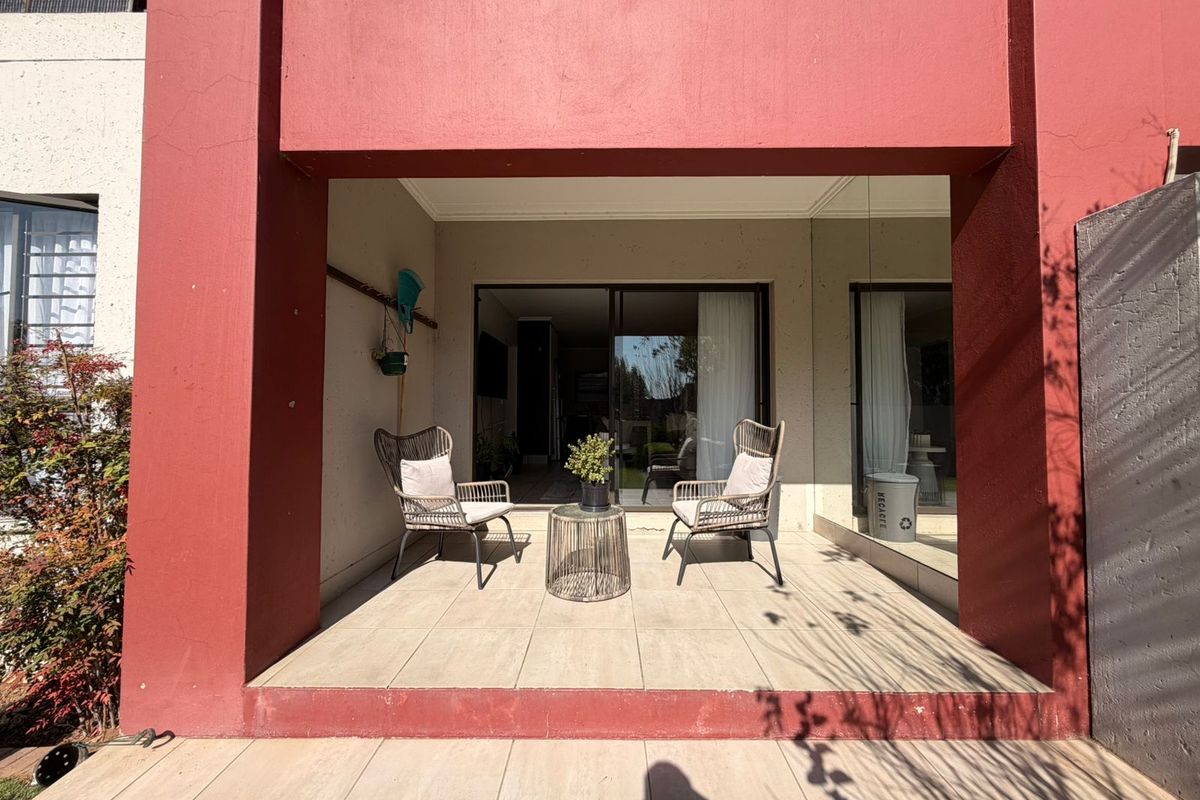 Apartment To Rent in Lonehill - Photo 2