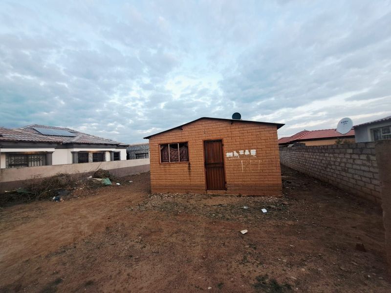 House For Sale in Nellmapius - Photo 2