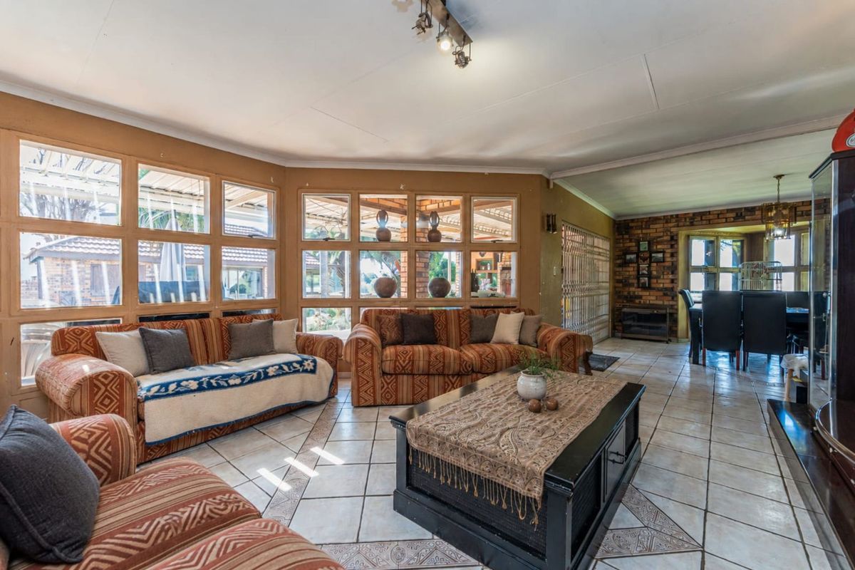 House For Sale in Northcliff - Photo 4