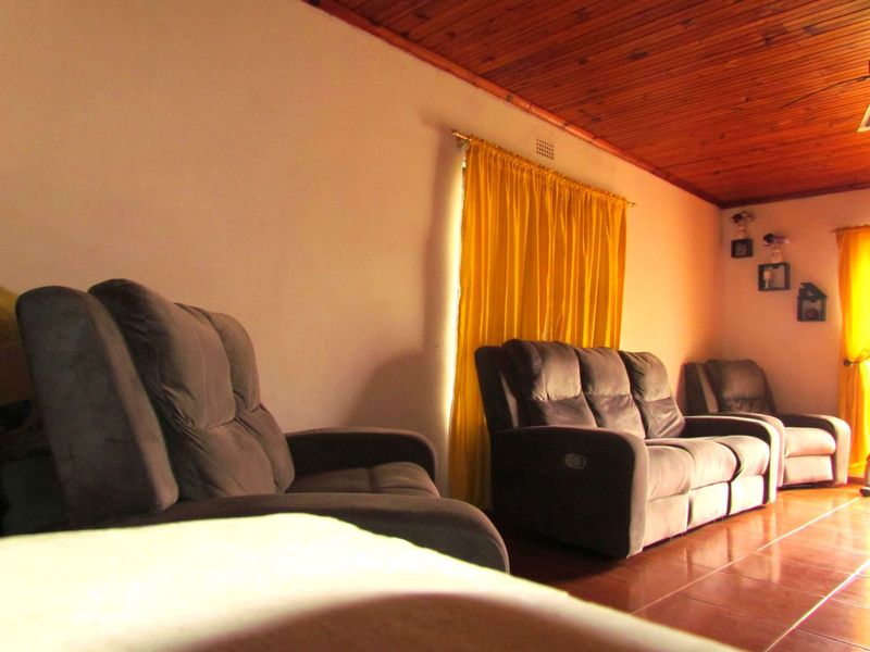 House For Sale in Uitenhage Central - Photo 9