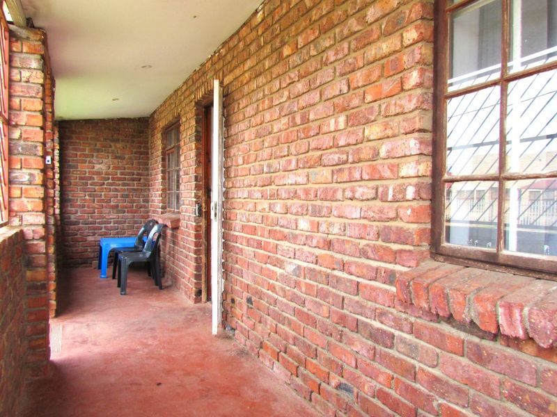 House For Sale in Uitenhage Central - Photo 4