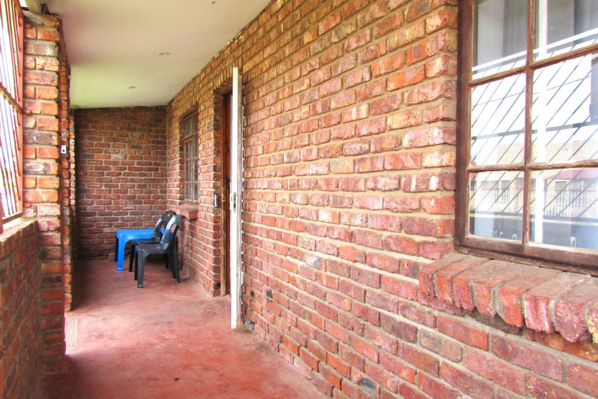 House For Sale in Uitenhage Central - Photo 4